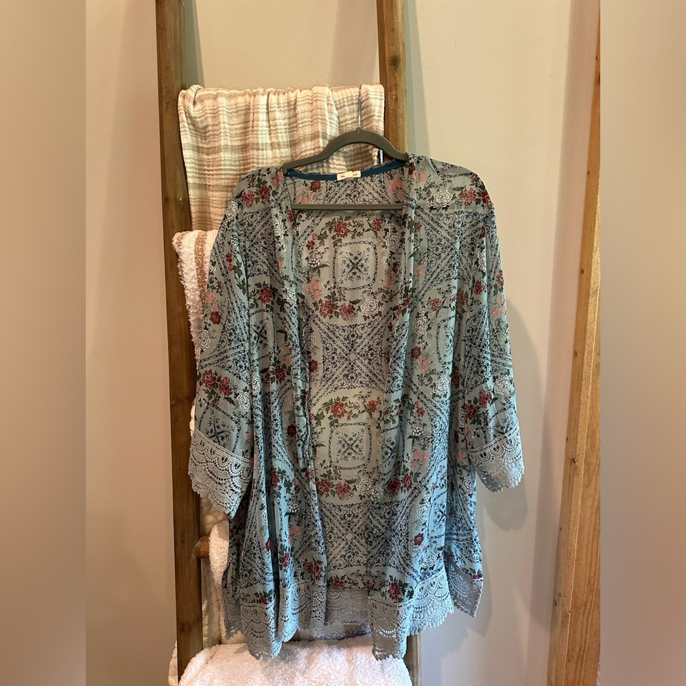 Floral and lace duster/kimono top, 2X